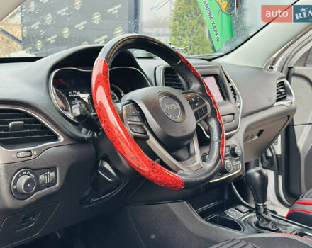 Білий Джип Cherokee, об'ємом двигуна 2.36 л та пробігом 150 тис. км за 17900 $, фото 13 на Automoto.ua