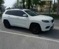 Білий Джип Cherokee, об'ємом двигуна 1.99 л та пробігом 60 тис. км за 18000 $, фото 10 на Automoto.ua