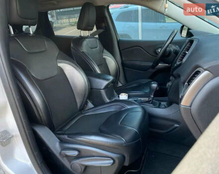 Білий Джип Cherokee, об'ємом двигуна 2.4 л та пробігом 79 тис. км за 15400 $, фото 18 на Automoto.ua
