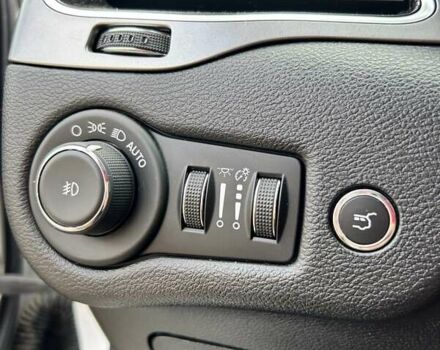 Белый Джип Чероки, объемом двигателя 2.36 л и пробегом 127 тыс. км за 17400 $, фото 36 на Automoto.ua