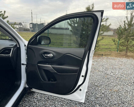 Белый Джип Чероки, объемом двигателя 2.36 л и пробегом 73 тыс. км за 15900 $, фото 20 на Automoto.ua