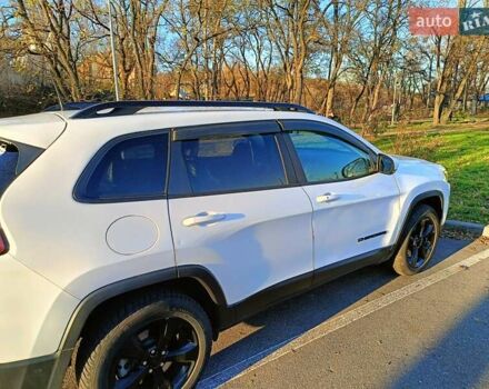Білий Джип Cherokee, об'ємом двигуна 2.36 л та пробігом 171 тис. км за 15600 $, фото 4 на Automoto.ua