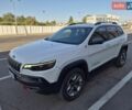 Белый Джип Чероки, объемом двигателя 3.24 л и пробегом 185 тыс. км за 20000 $, фото 1 на Automoto.ua