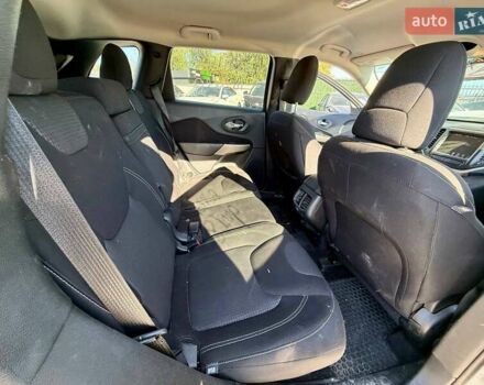 Білий Джип Cherokee, об'ємом двигуна 3.24 л та пробігом 87 тис. км за 9400 $, фото 24 на Automoto.ua