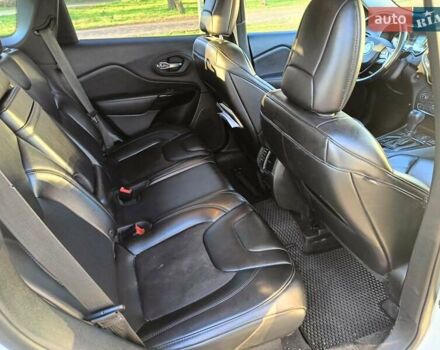 Білий Джип Cherokee, об'ємом двигуна 2.36 л та пробігом 171 тис. км за 15600 $, фото 8 на Automoto.ua