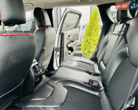 Білий Джип Cherokee, об'ємом двигуна 2.36 л та пробігом 150 тис. км за 17900 $, фото 15 на Automoto.ua