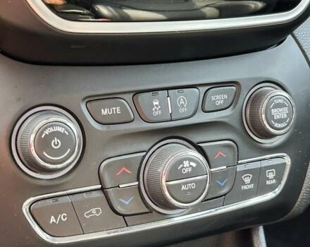 Белый Джип Чероки, объемом двигателя 2.36 л и пробегом 127 тыс. км за 17400 $, фото 17 на Automoto.ua