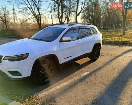 Білий Джип Cherokee, об'ємом двигуна 2.36 л та пробігом 171 тис. км за 15600 $, фото 1 на Automoto.ua