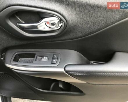 Білий Джип Cherokee, об'ємом двигуна 2.36 л та пробігом 46 тис. км за 17900 $, фото 20 на Automoto.ua