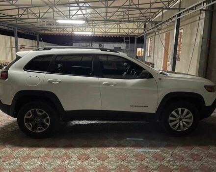 Джип Чероки 2018 в Киеве на Automoto.ua Белый Джип Чероки, объемом двигателя 3.2 л и пробегом 100 тыс. км за 15500 $, фото 3 на Automoto.ua