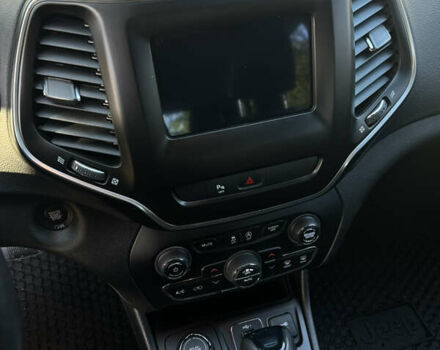 Білий Джип Cherokee, об'ємом двигуна 2.4 л та пробігом 141 тис. км за 16500 $, фото 6 на Automoto.ua