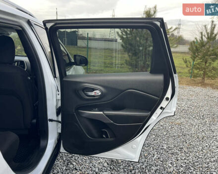 Белый Джип Чероки, объемом двигателя 2.36 л и пробегом 73 тыс. км за 15900 $, фото 21 на Automoto.ua