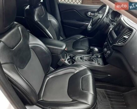 Білий Джип Cherokee, об'ємом двигуна 3.2 л та пробігом 90 тис. км за 17900 $, фото 18 на Automoto.ua