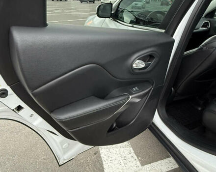 Джип Cherokee 2018 у Києві на Automoto.ua Білий Джип Cherokee, об'ємом двигуна 3.24 л та пробігом 308 тис. км за 14400 $, фото 6 на Automoto.ua