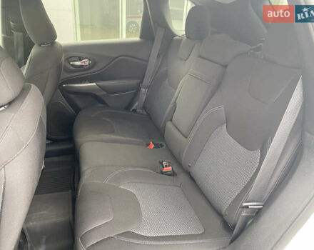 Білий Джип Cherokee, об'ємом двигуна 2.36 л та пробігом 149 тис. км за 13800 $, фото 31 на Automoto.ua