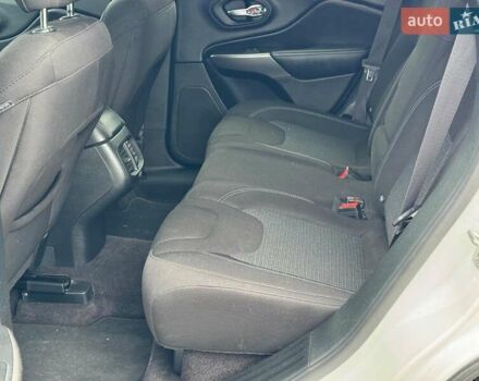 Білий Джип Cherokee, об'ємом двигуна 2.4 л та пробігом 101 тис. км за 14330 $, фото 17 на Automoto.ua