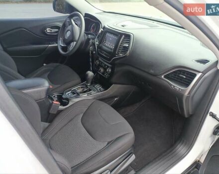 Белый Джип Чероки, объемом двигателя 2.36 л и пробегом 188 тыс. км за 14250 $, фото 9 на Automoto.ua