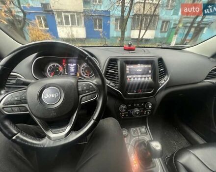 Белый Джип Чероки, объемом двигателя 2.36 л и пробегом 146 тыс. км за 17500 $, фото 5 на Automoto.ua