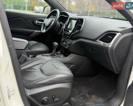 Білий Джип Cherokee, об'ємом двигуна 3.24 л та пробігом 114 тис. км за 18500 $, фото 11 на Automoto.ua