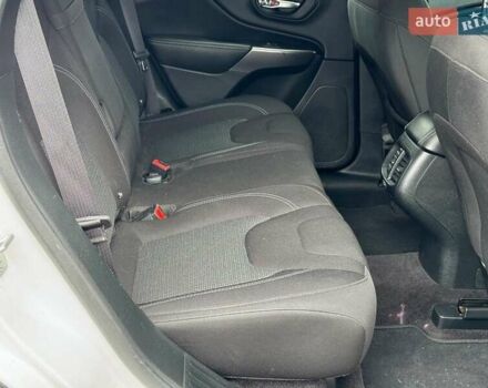 Білий Джип Cherokee, об'ємом двигуна 2.4 л та пробігом 101 тис. км за 14330 $, фото 21 на Automoto.ua