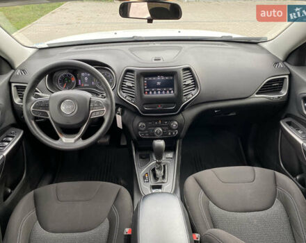 Білий Джип Cherokee, об'ємом двигуна 2.36 л та пробігом 149 тис. км за 13800 $, фото 19 на Automoto.ua