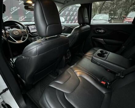 Білий Джип Cherokee, об'ємом двигуна 2.36 л та пробігом 127 тис. км за 16800 $, фото 24 на Automoto.ua