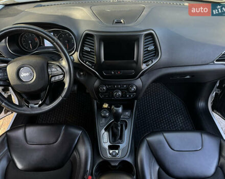 Білий Джип Cherokee, об'ємом двигуна 2.4 л та пробігом 141 тис. км за 16500 $, фото 10 на Automoto.ua