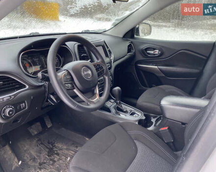 Білий Джип Cherokee, об'ємом двигуна 2.36 л та пробігом 150 тис. км за 13700 $, фото 13 на Automoto.ua