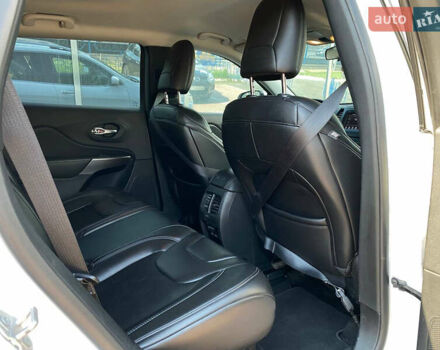 Білий Джип Cherokee, об'ємом двигуна 2.4 л та пробігом 79 тис. км за 16500 $, фото 15 на Automoto.ua