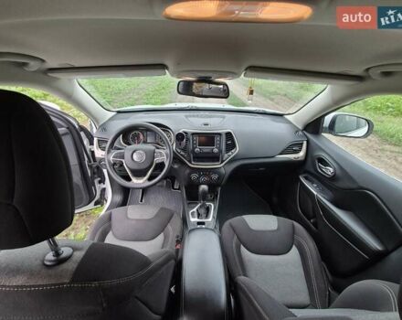 Білий Джип Cherokee, об'ємом двигуна 2.36 л та пробігом 210 тис. км за 12500 $, фото 11 на Automoto.ua