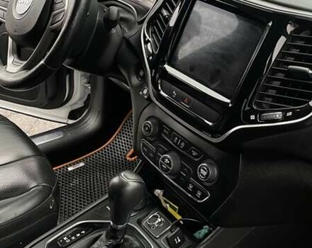 Белый Джип Чероки, объемом двигателя 3.24 л и пробегом 58 тыс. км за 20000 $, фото 10 на Automoto.ua