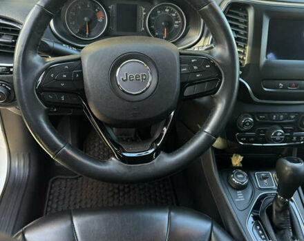 Білий Джип Cherokee, об'ємом двигуна 2.4 л та пробігом 141 тис. км за 16500 $, фото 4 на Automoto.ua