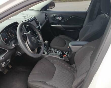 Белый Джип Чероки, объемом двигателя 2.36 л и пробегом 188 тыс. км за 14250 $, фото 8 на Automoto.ua