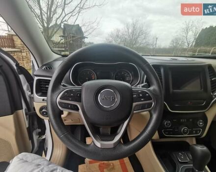 Джип Чероки 2018 в Черновцах на Automoto.ua Белый Джип Чероки, объемом двигателя 2.4 л и пробегом 90 тыс. км за 19000 $, фото 6 на Automoto.ua