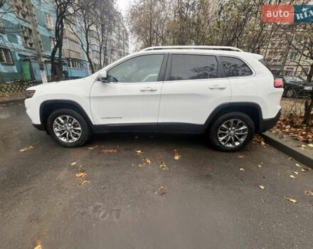 Белый Джип Чероки, объемом двигателя 2.36 л и пробегом 146 тыс. км за 17500 $, фото 1 на Automoto.ua