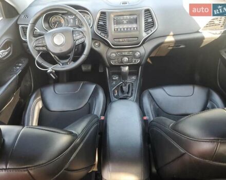 Джип Чероки 2018 в Киеве на Automoto.ua Белый Джип Чероки, объемом двигателя 2.36 л и пробегом 70 тыс. км за 11388 $, фото 7 на Automoto.ua