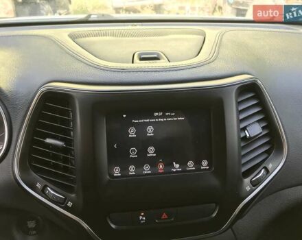 Білий Джип Cherokee, об'ємом двигуна 2.36 л та пробігом 46 тис. км за 17900 $, фото 11 на Automoto.ua