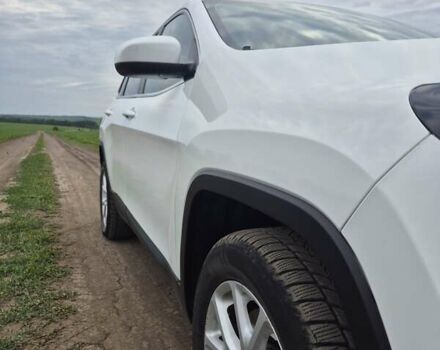 Білий Джип Cherokee, об'ємом двигуна 2.36 л та пробігом 210 тис. км за 12500 $, фото 9 на Automoto.ua