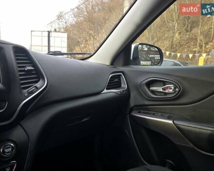 Білий Джип Cherokee, об'ємом двигуна 2.36 л та пробігом 56 тис. км за 14500 $, фото 19 на Automoto.ua