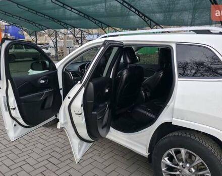 Белый Джип Чероки, объемом двигателя 2.36 л и пробегом 137 тыс. км за 16000 $, фото 16 на Automoto.ua