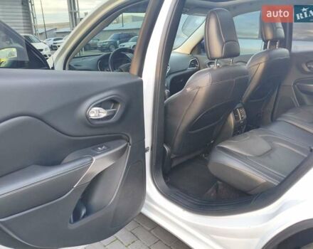 Білий Джип Cherokee, об'ємом двигуна 2 л та пробігом 75 тис. км за 22999 $, фото 16 на Automoto.ua