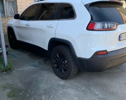Джип Чероки 2018 в Киеве на Automoto.ua Белый Джип Чероки, объемом двигателя 2.36 л и пробегом 170 тыс. км за 13950 $, фото 2 на Automoto.ua