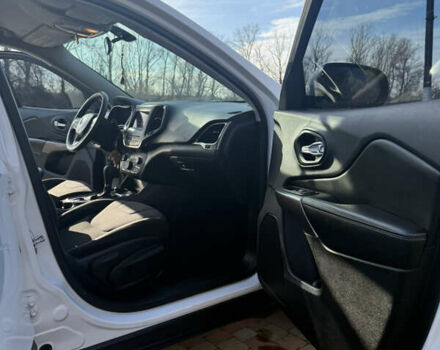 Белый Джип Чероки, объемом двигателя 2.4 л и пробегом 134 тыс. км за 16350 $, фото 19 на Automoto.ua