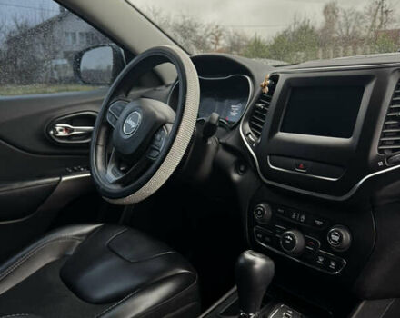 Білий Джип Cherokee, об'ємом двигуна 2.36 л та пробігом 91 тис. км за 17500 $, фото 6 на Automoto.ua