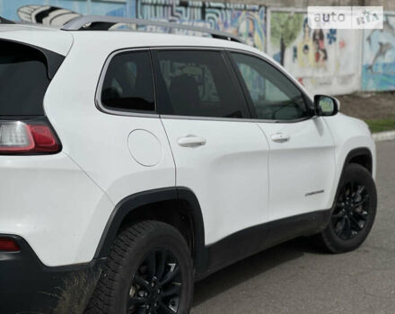 Білий Джип Cherokee, об'ємом двигуна 2.36 л та пробігом 95 тис. км за 14850 $, фото 3 на Automoto.ua