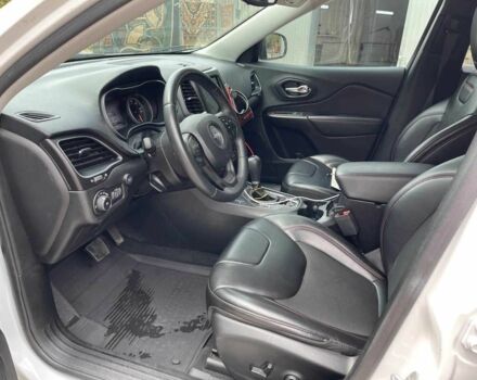 Джип Чероки 2018 в Киеве на Automoto.ua Белый Джип Чероки, объемом двигателя 3.2 л и пробегом 100 тыс. км за 15500 $, фото 7 на Automoto.ua