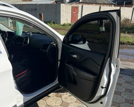 Белый Джип Чероки, объемом двигателя 2.4 л и пробегом 145 тыс. км за 16500 $, фото 7 на Automoto.ua