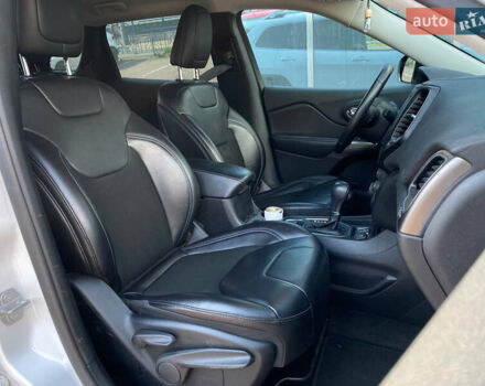Білий Джип Cherokee, об'ємом двигуна 2.4 л та пробігом 79 тис. км за 16500 $, фото 7 на Automoto.ua