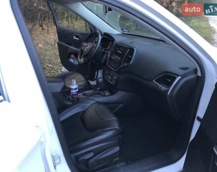 Белый Джип Чероки, объемом двигателя 2.36 л и пробегом 77 тыс. км за 15950 $, фото 7 на Automoto.ua