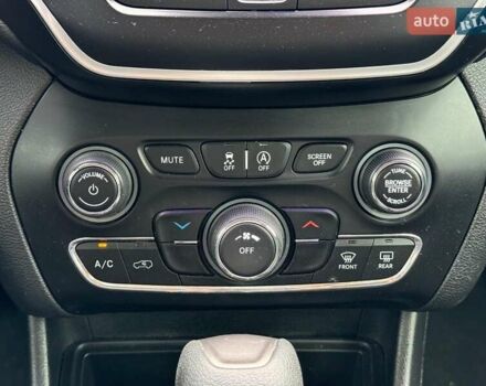 Білий Джип Cherokee, об'ємом двигуна 2.4 л та пробігом 101 тис. км за 14330 $, фото 29 на Automoto.ua